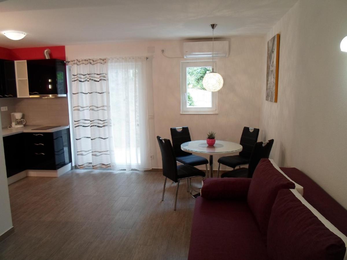 House Karlo Apartments โอมิช ภายนอก รูปภาพ